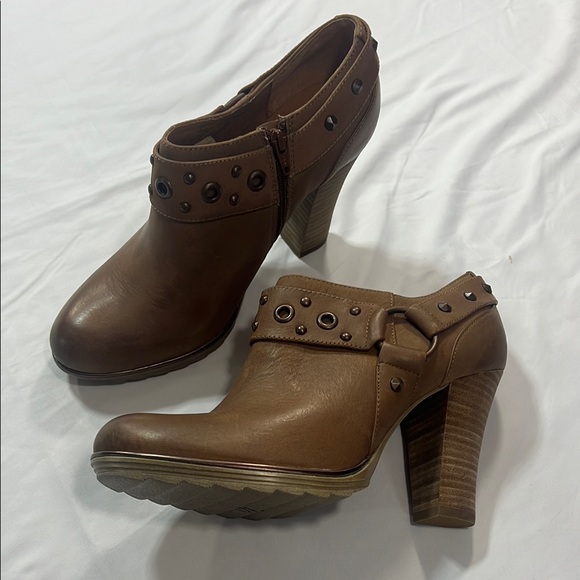 Sofft Shoes - Sofft brown booties NWOT size 8.5